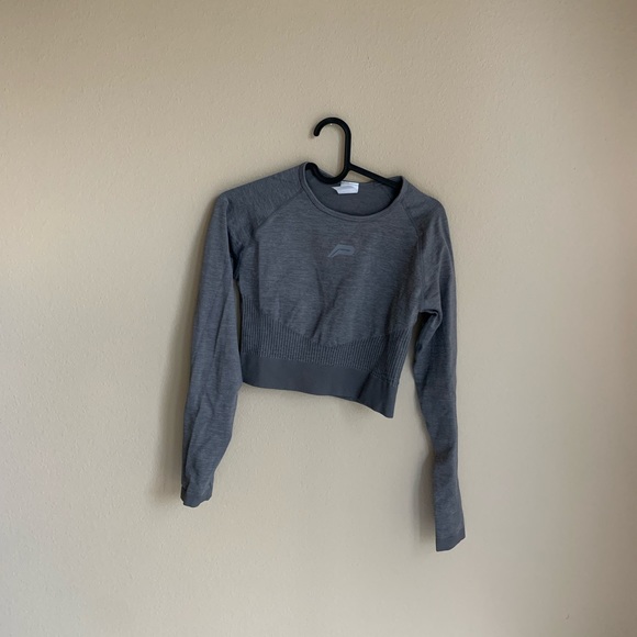 Pursue Fitness Long Sleeve Crop Top. Grey. Medium. - Picture 1 of 3